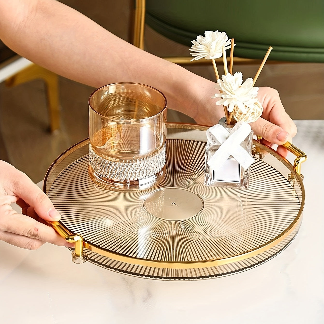 Gilded Elegance – Plat de service de luxe avec poignées en or