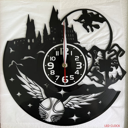 Horloge murale en vinyle LED Floroux - Parfait pour décoration de salon, chambre, cuisine et bureau | Idéal comme cadeau pour un anniversaire, la fête des mères et Halloween