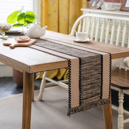 Couverture de table en crochet noir