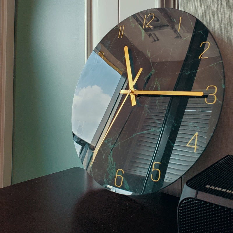 Horloge murale en verre élégante