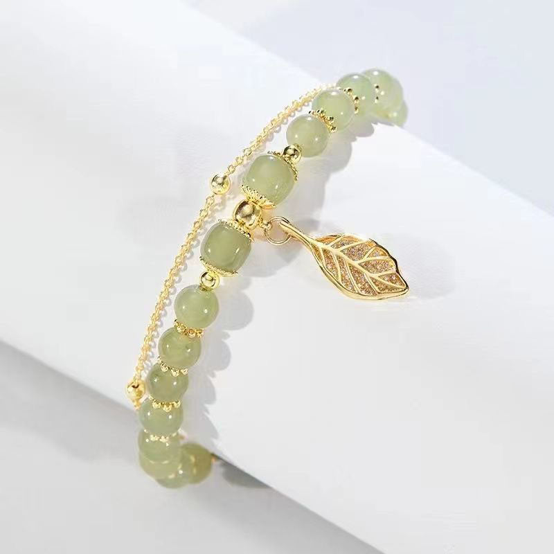 Bracelet en Feuille Élégante en Jade avec un Charme de Feuille Spécial