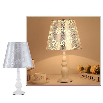 Floroux Lampe de Table Exclusive avec Abat-jour en Tissu | Motif Floral | Design de Vase | Fonction de Dimming LED | Éclairage Élégant pour la Maison