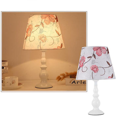 Floroux Lampe de Table Exclusive avec Abat-jour en Tissu | Motif Floral | Design de Vase | Fonction de Dimming LED | Éclairage Élégant pour la Maison