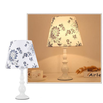 Floroux Lampe de Table Exclusive avec Abat-jour en Tissu | Motif Floral | Design de Vase | Fonction de Dimming LED | Éclairage Élégant pour la Maison