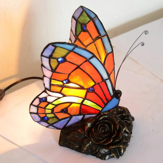 LumièreRêverie - Lampe de Table Élégante avec Abat-jour Papillon et Base en Roses