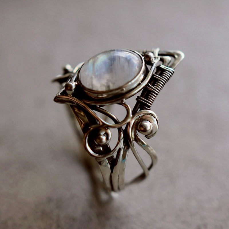 Bague en Pierre de Lune Vintage Élégante - Clara