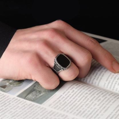 Bague élégante en onyx noir et argent pour l'homme moderne - Max