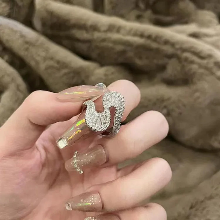 Bague en Argent Élégante en Forme de S avec Zirkonia Envoûtante - Seraphine
