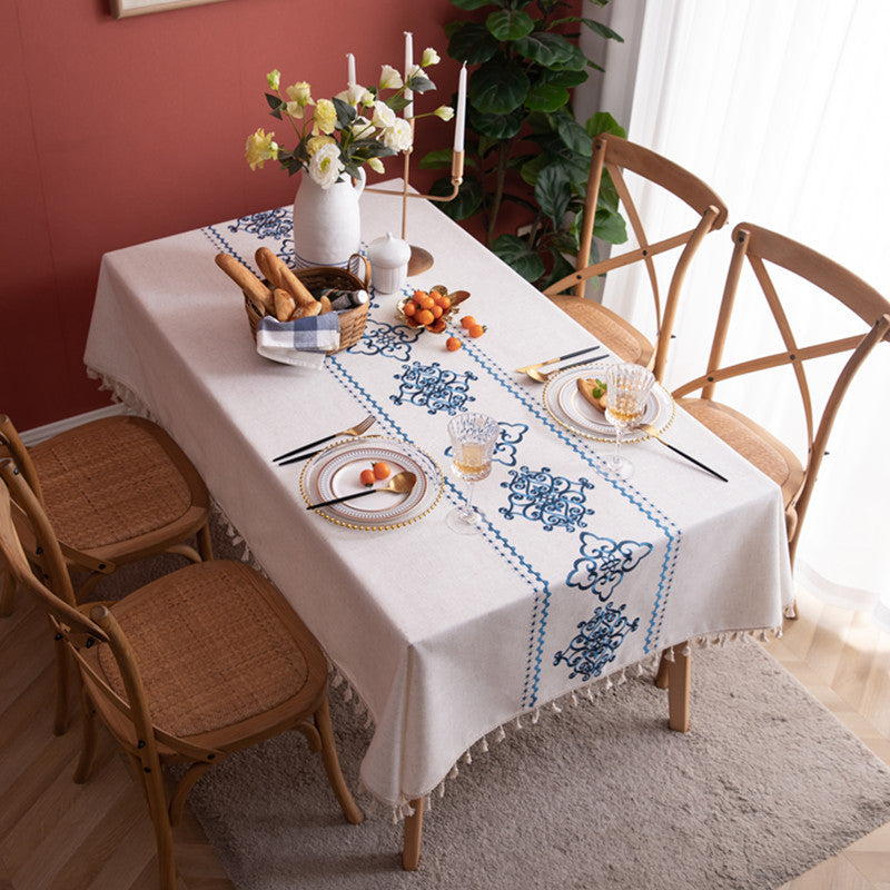 Exquise nappe brodée porte-bonheur