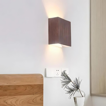 Floroux - Élégante lampe murale en chêne avec lumière LED chaude