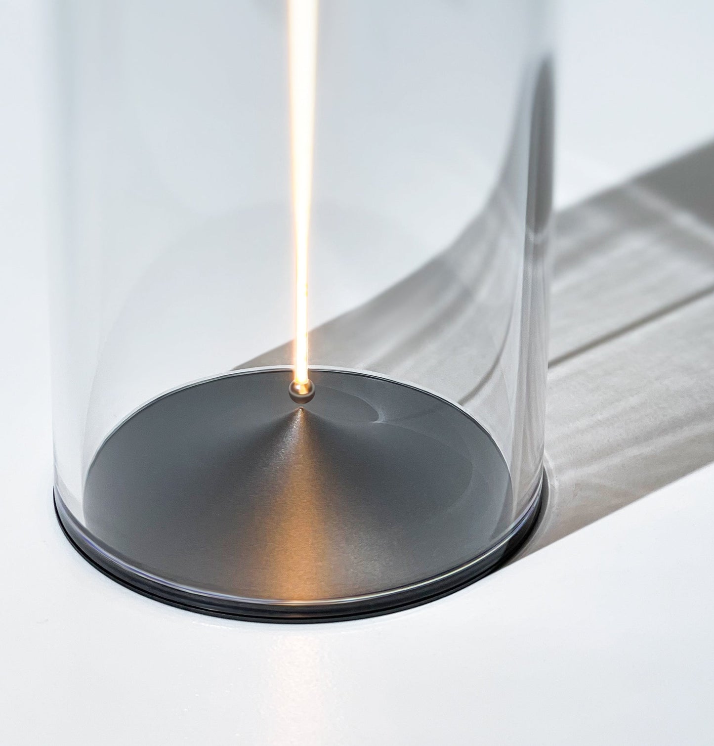 Floroux - Lampe de table élancée et moderne pour un éclat sophistiqué