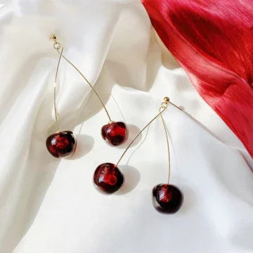 Boucles d'oreilles cerises rouges fleuries - Une touche d'élégance