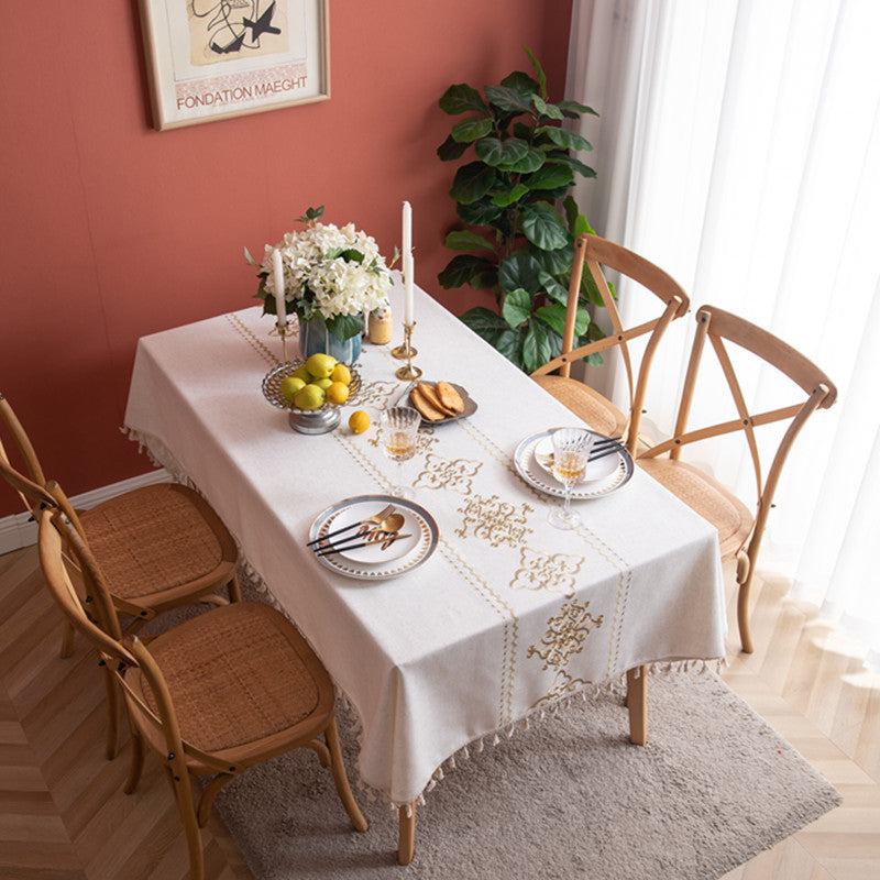 Exquise nappe brodée porte-bonheur