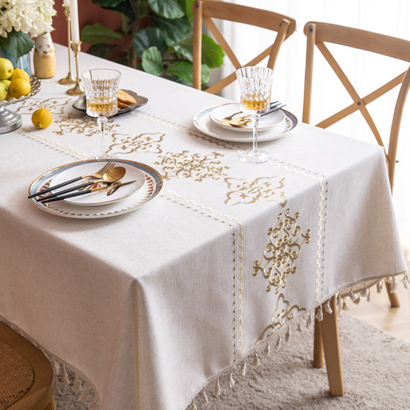 Exquise nappe brodée porte-bonheur