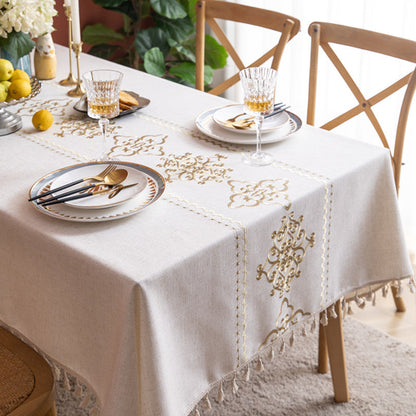 Exquise nappe brodée porte-bonheur