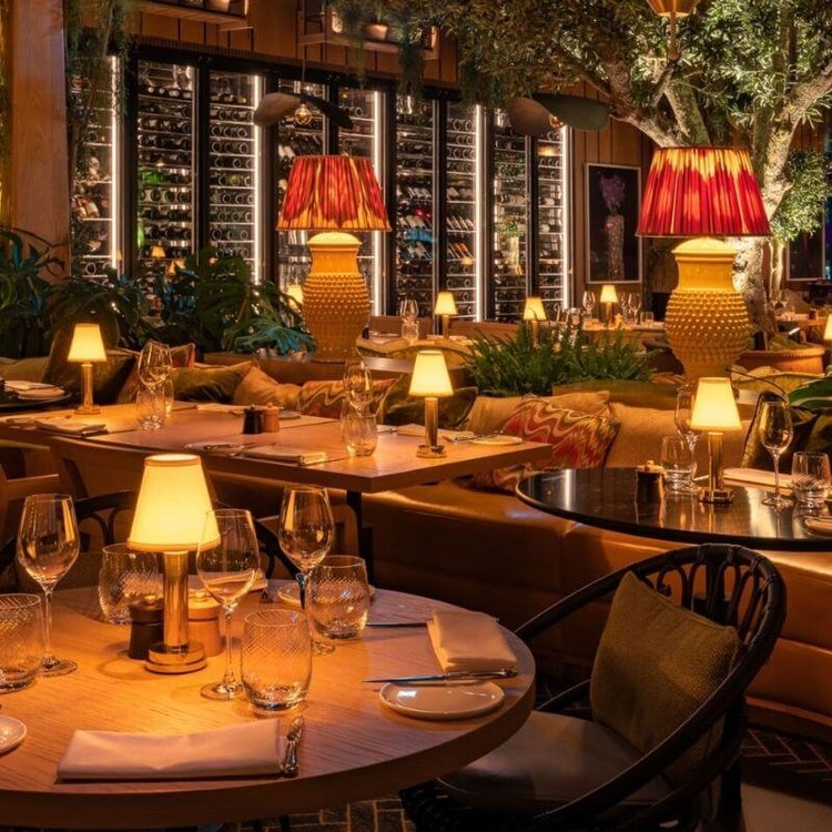 Élégance sans fil : Lampe de table en tissu dimmable de luxe