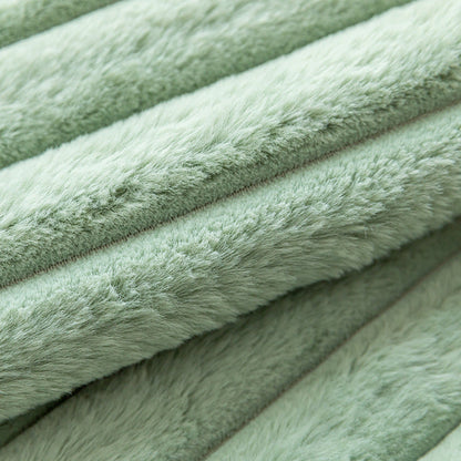 Housse de coussin rayée en fausse fourrure