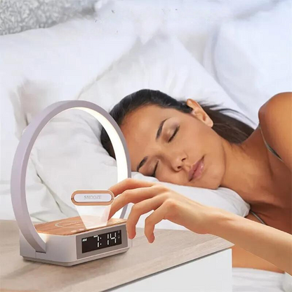 LumiLite - Lampe de Nuit 3-en-1 avec Réveil et Chargeur Sans Fil