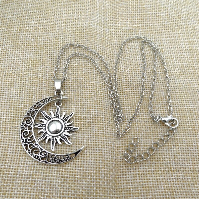 Collier Vintage Enchanteur Soleil et Lune | Deux en un : Double Signification dans Une Magnifique Chaîne !