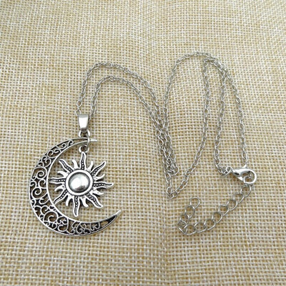 Collier Vintage Enchanteur Soleil et Lune | Deux en un : Double Signification dans Une Magnifique Chaîne !