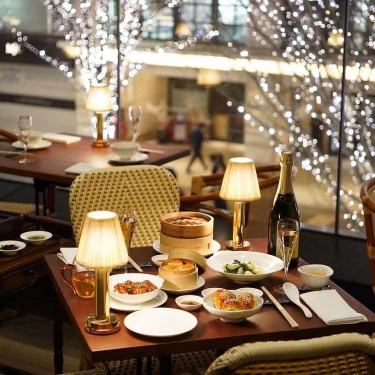 Élégance Sans Fil : Lampe de Table en Tissu Luxe Dimmable