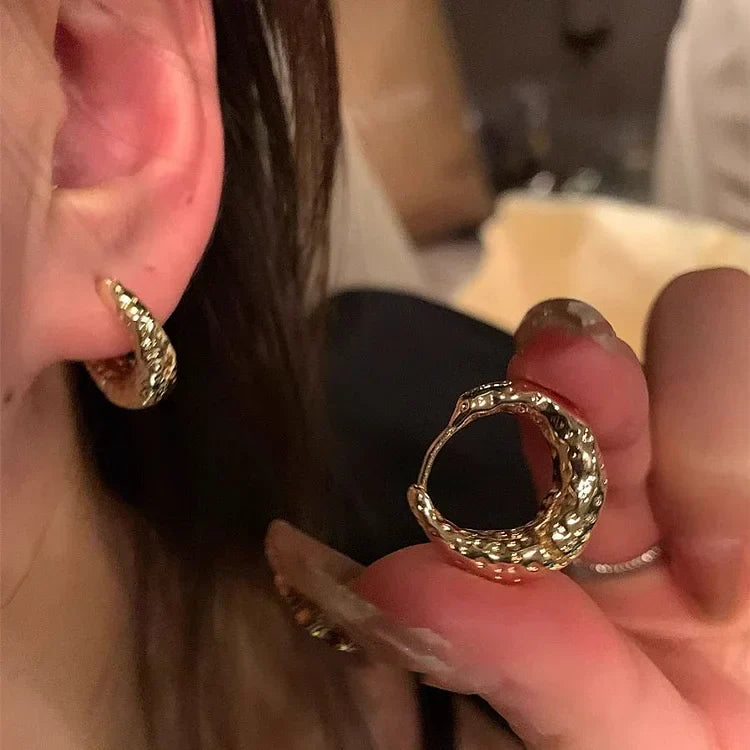Boucles d'oreilles créoles élégantes Noor pour un look intemporel