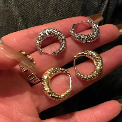 Boucles d'oreilles créoles élégantes Noor pour un look intemporel