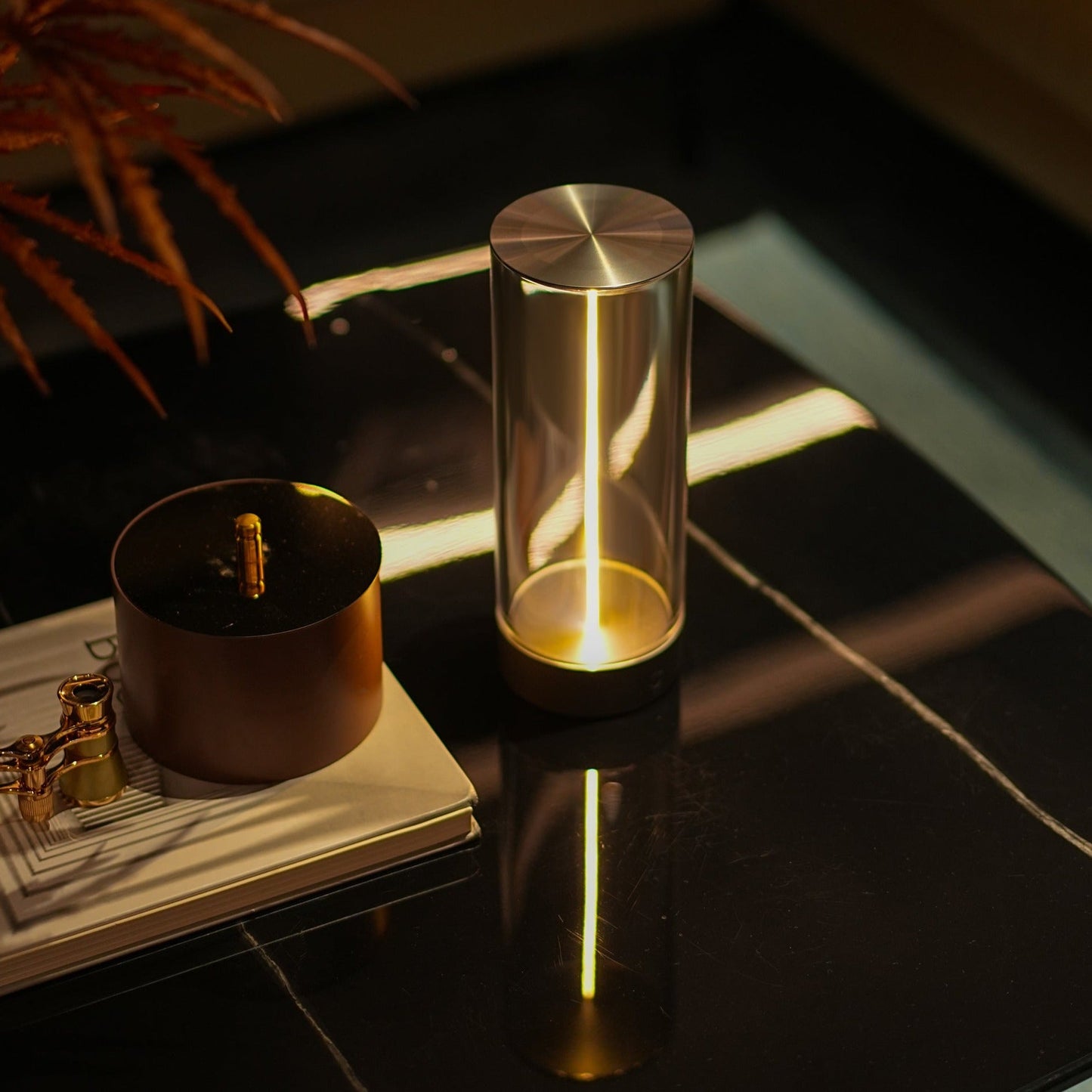 Floroux - Lampe de table élancée et moderne pour un éclat sophistiqué