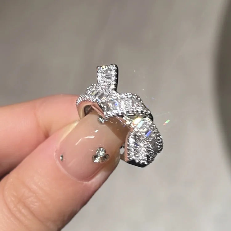 Bague à nœud en diamant ajustable élégante - Collection Serena