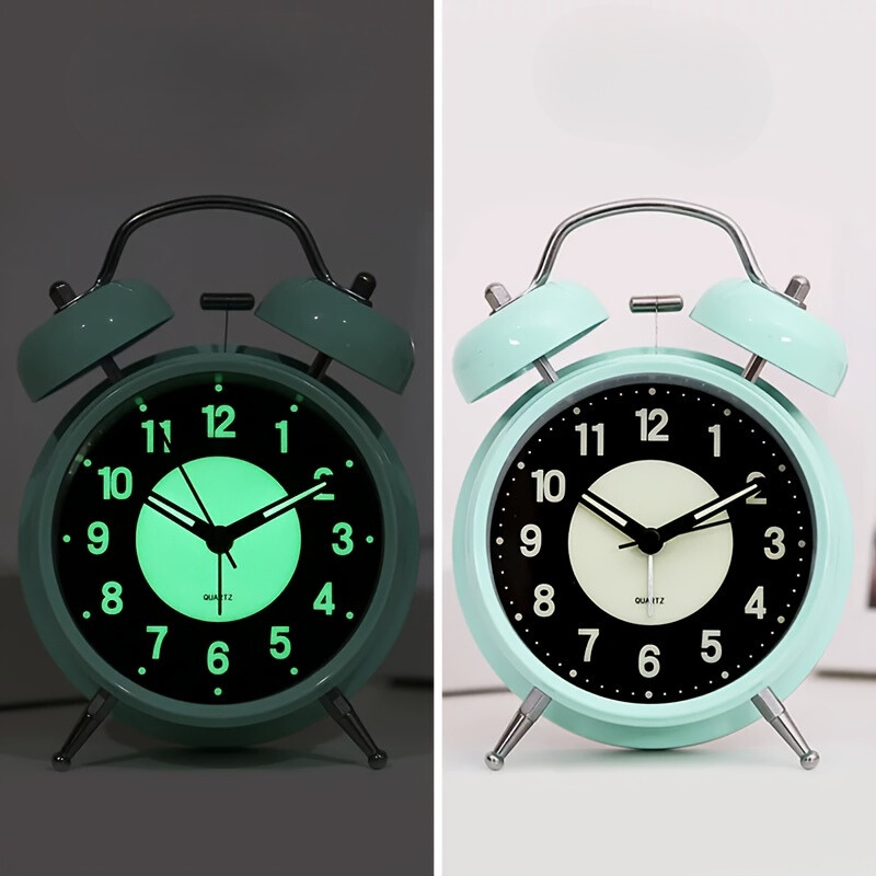 GlowClock – Réveil Métallique Éclairé Moderne Silencieux