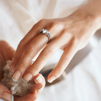 Bague déclarative Élégante Iris Pierre de Lune - Faites une Impression Audacieuse