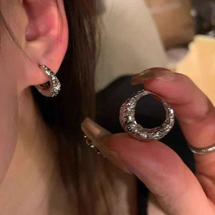 Boucles d'oreilles créoles élégantes Noor pour un look intemporel