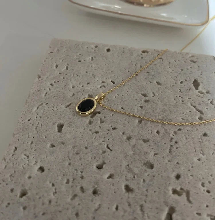 Collier empilable élégant en onyx noir et perles - Collection Aria