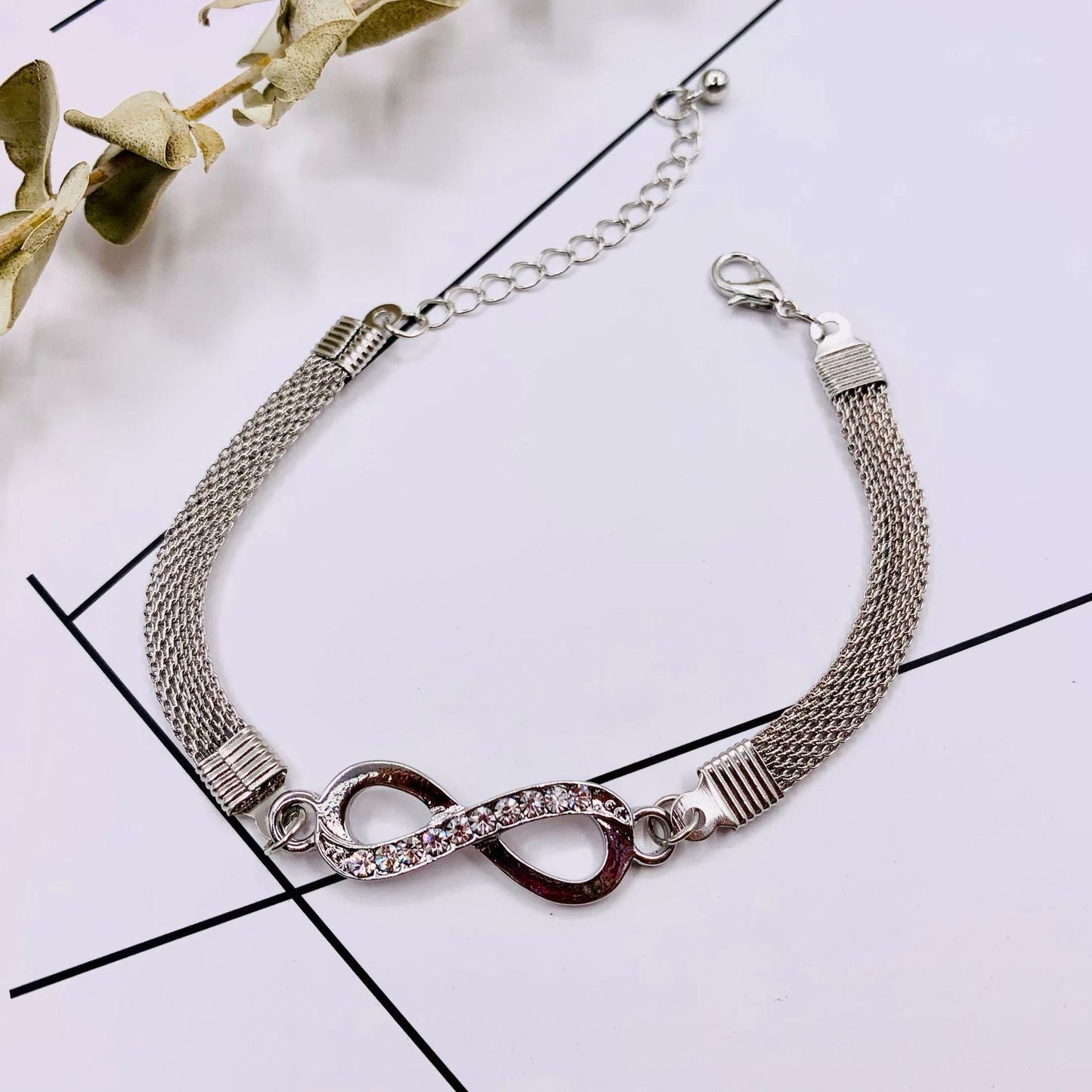Bracelet Chic Infini pour une Élégance Intemporelle