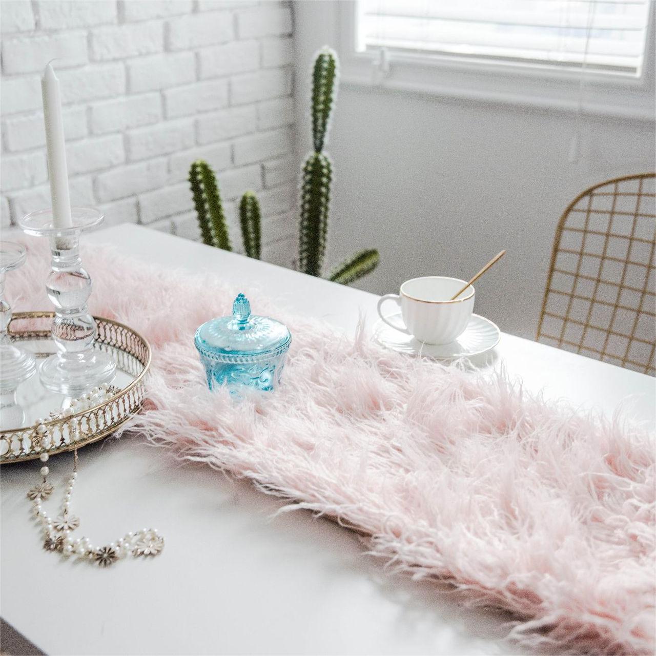 Couverture de table en fausse fourrure pour la fête Décor de banquet