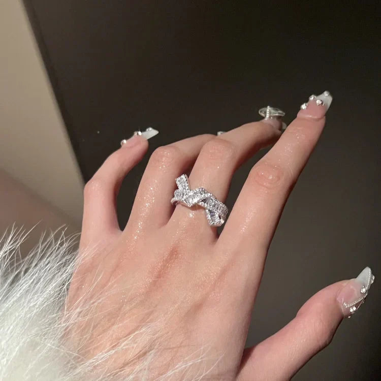 Bague à nœud en diamant ajustable élégante - Collection Serena