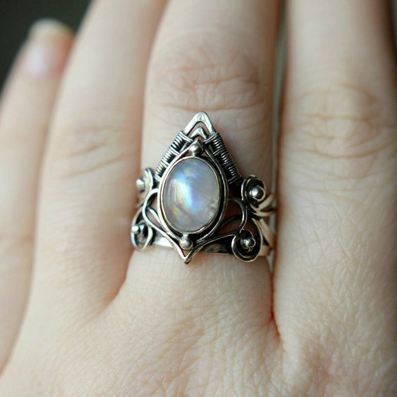 Bague en Pierre de Lune Vintage Élégante - Clara