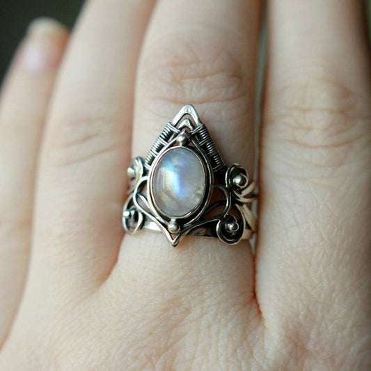 Bague en Pierre de Lune Vintage Élégante - Clara