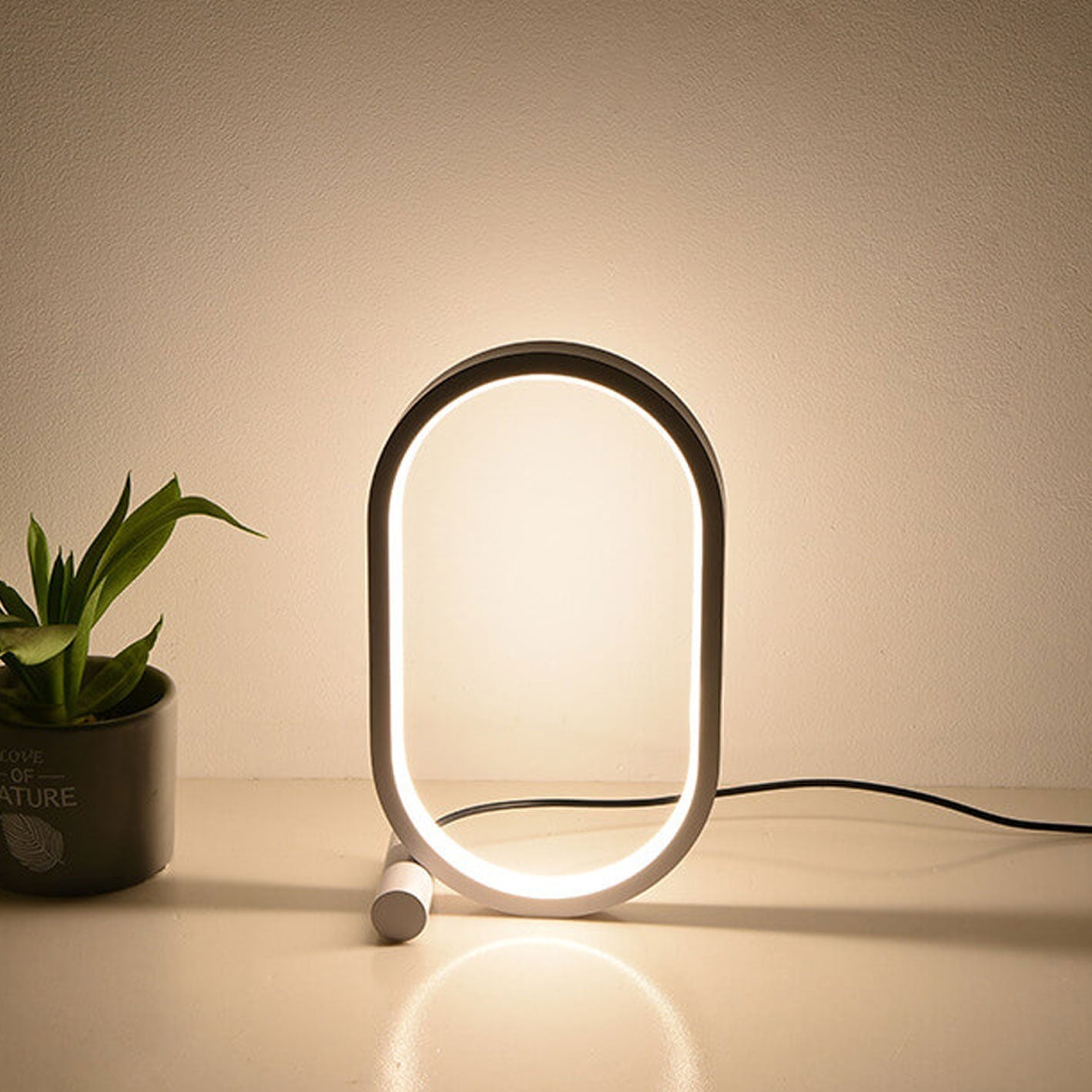 Lampe de table à LED USB ovale simple