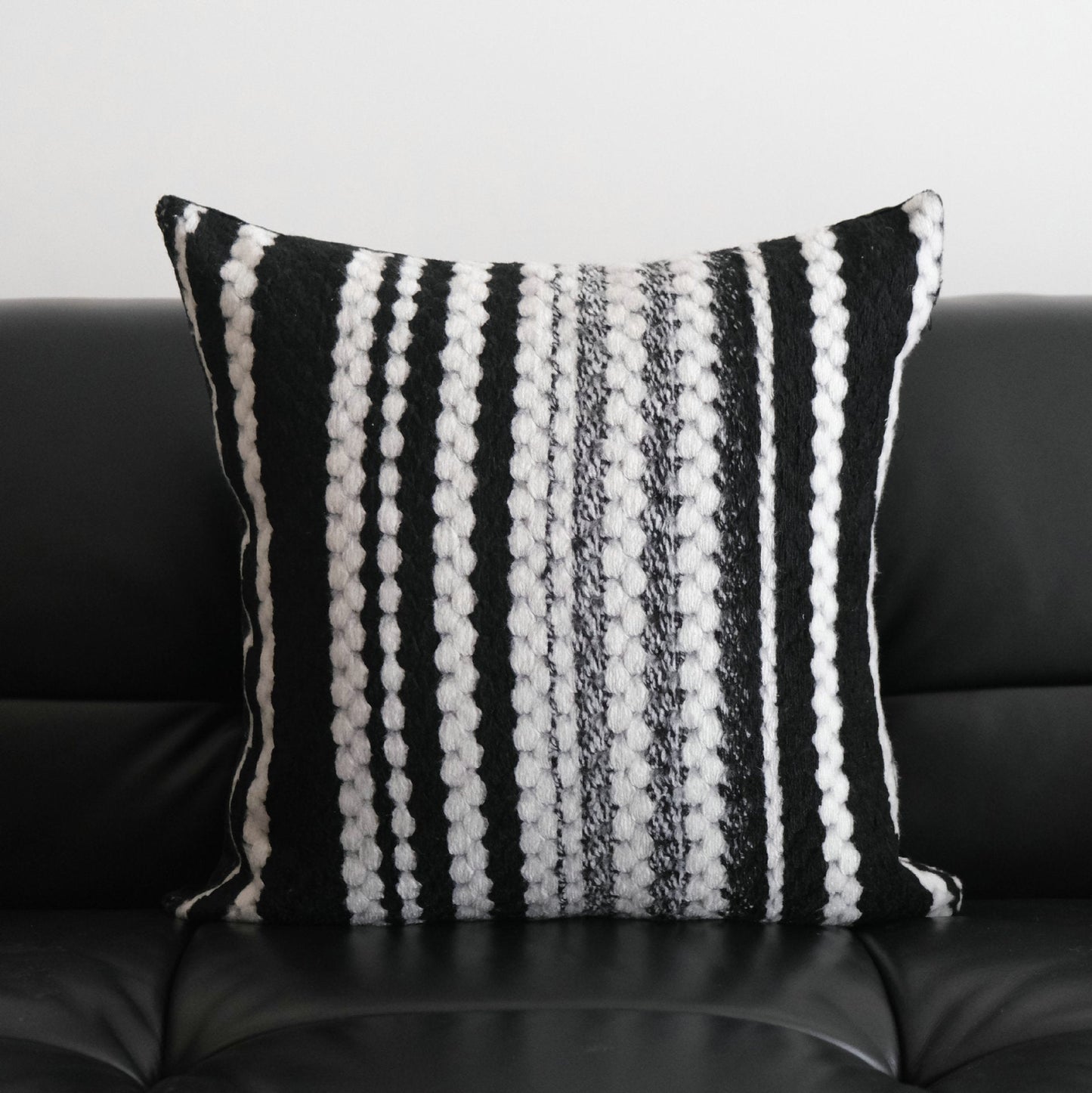Coussin moderne en fausse fourrure