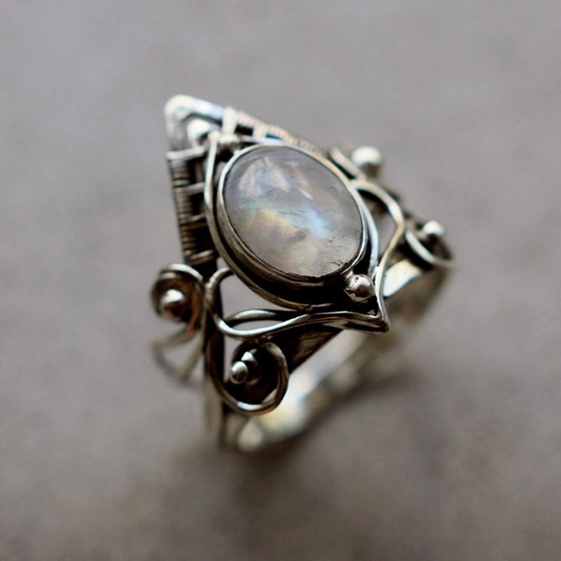 Bague en Pierre de Lune Vintage Élégante - Clara