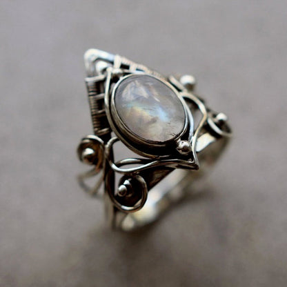 Bague en Pierre de Lune Vintage Élégante - Clara