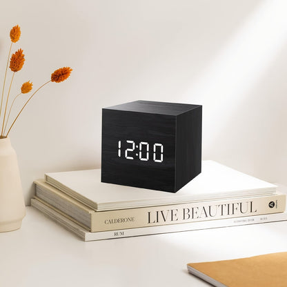 WoodTime Horloge – Réveil en Bois Élégant avec Affichage LED