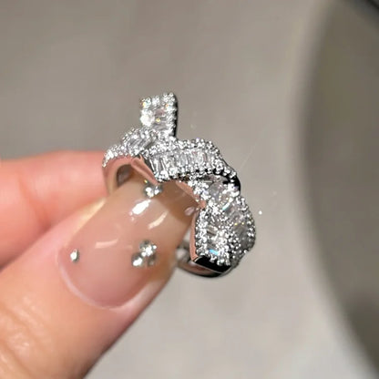 Bague à nœud en diamant ajustable élégante - Collection Serena
