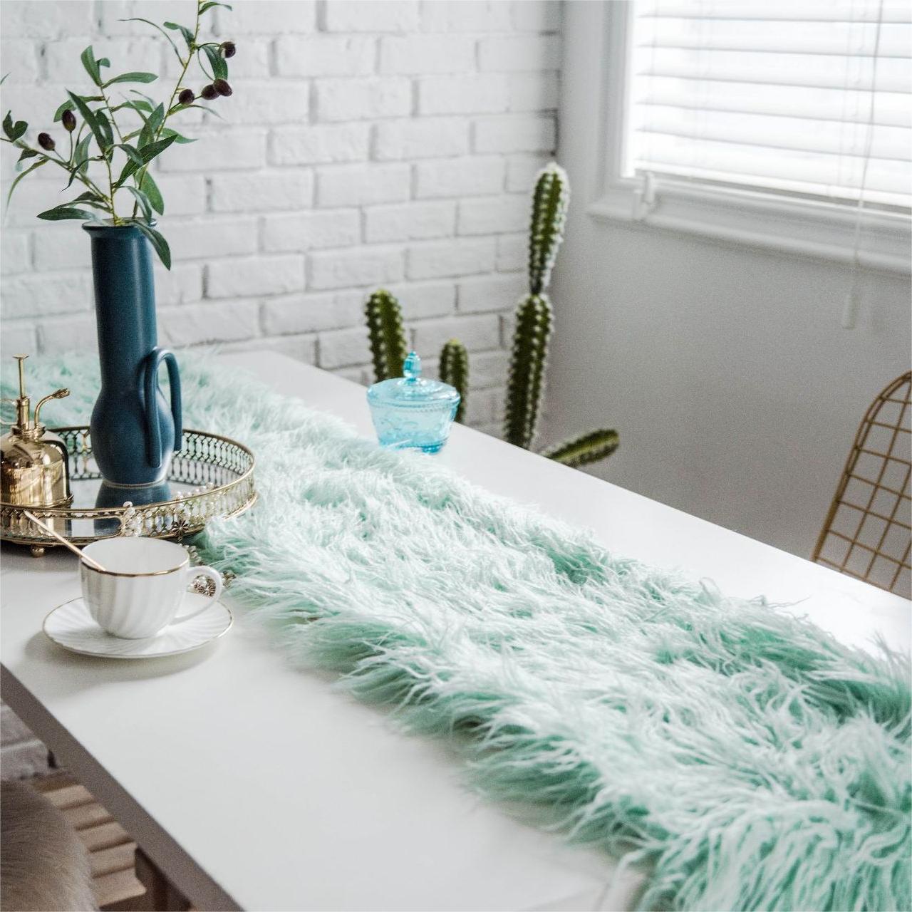 Couverture de table en fausse fourrure pour la fête Décor de banquet