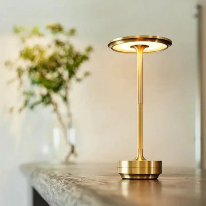 ElegantGlow – Lampe de table moderne