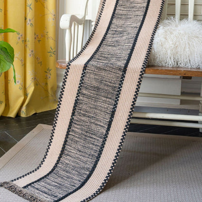 Couverture de table en crochet noir