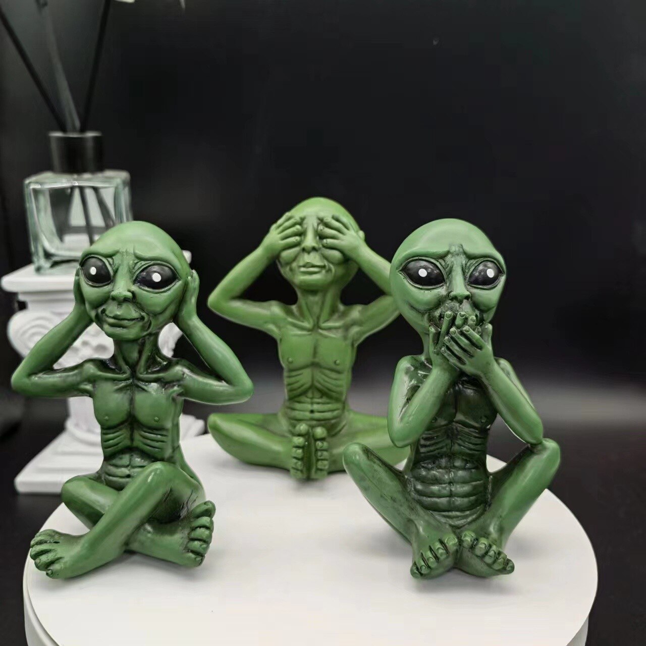 Floroux Alien Garden | Decorative Alien Figure for Outdoor | Resin Statue for Garden & Home | Miniature for Outdoor Use