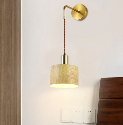 Floroux Applique murale avec base en or et abat-jour en métal - Élégance moderne pour intérieurs