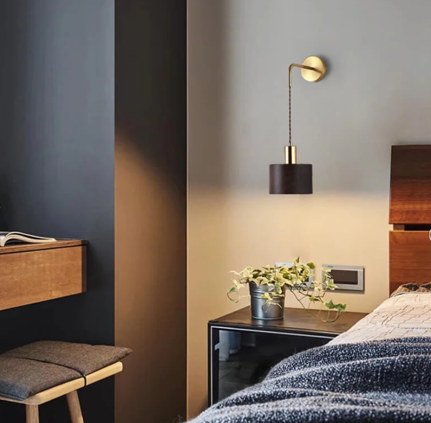 Floroux Applique murale avec base en or et abat-jour en métal - Élégance moderne pour intérieurs